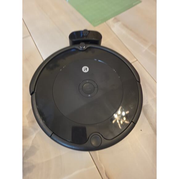 iRobot Roomba 694 Robot Vacuum - R694020 - Black - Picture 2 of 16